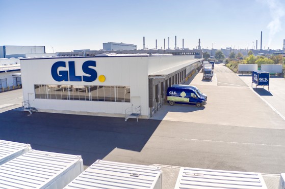 eVan-vor-einem-GLS-Depot