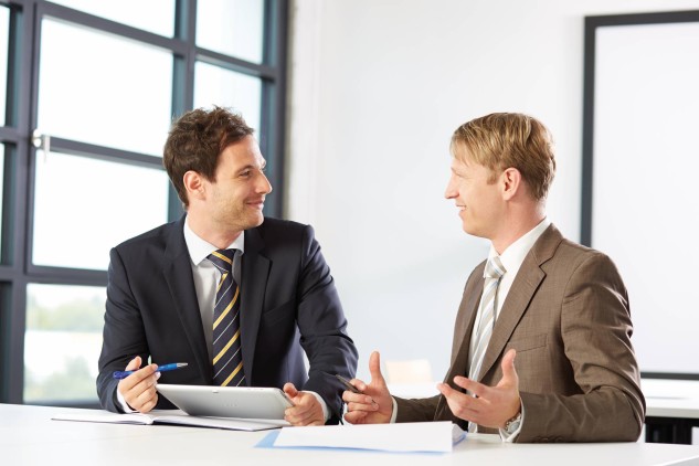 GLS-medewerker in gesprek met een leverancier