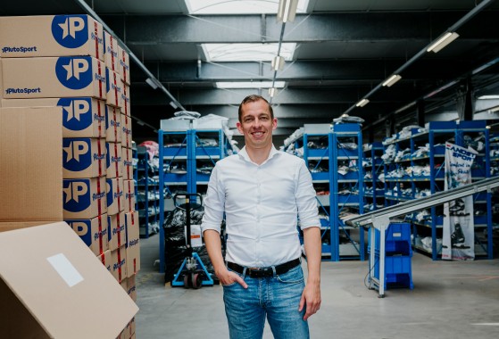 Medewerker in depot Plutosport