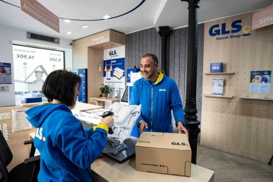 Consignee of a parcel at the GLS Point